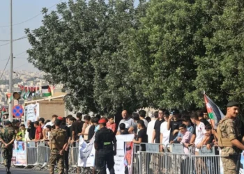 الآلاف يحتشدون في شوارع عمان لاستقبال ضيف الملك والأردن الشيخ تميم