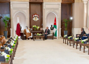 الملك وأمير قطر يؤكدان حرصهما على توسيع التعاون في مختلف المجالات