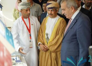 الرواشدة يفتتح معرض عمّان للكتاب بحضور عُماني والتأكيد على دعم صمود غزة