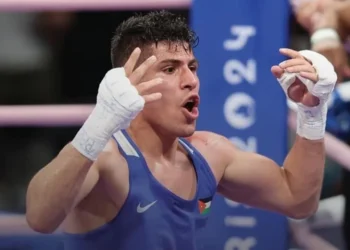 لاعب منتخب الملاكمة زياد عشيش يحقق فوزه الأول ببطولة العالم