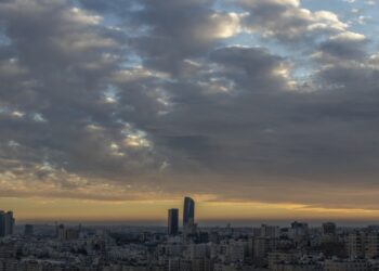 انخفاض ملموس على درجات الحرارة وأمطار نهاية الأسبوع