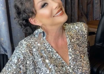 وفاة فنانة تركية شهيرة بعد سقوطها من شرفتها