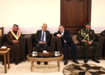 مندوبا عن الملك وولي العهد. العيسوي يعزي عشيرة حداد وآل عصفو*