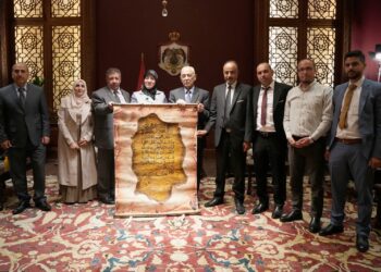 رئيس الديوان الملكي يلتقي وفدا تربويا من مديرية التربية والتعليم المزار الشمالي