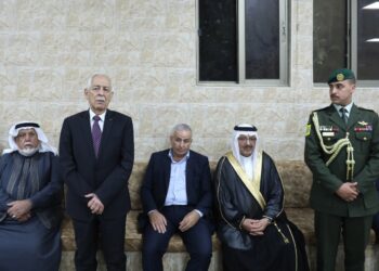 مندوبا عن الملك وولي العهد.. العيسوي يعزي عشيرة الصمادي