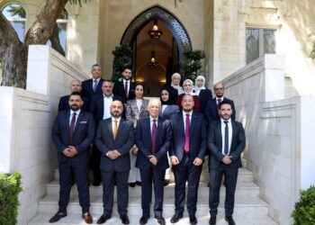 العيسوي يلتقي فعاليات مهنية وشبابية