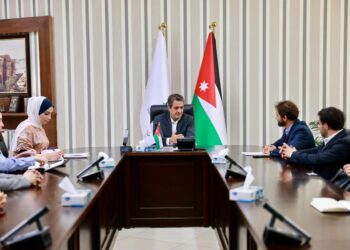 وزير الشباب يؤكد أهمية مأسسة العمل التطوعي وتعزيزه كثقافة وطنية
