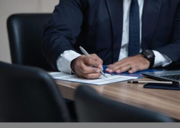 نقابة المحامين تشطب محاميا متورطا في تمثيل شركات إسرائيلية