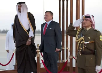 الملك يستقبل أمير قطر في مطار ماركا