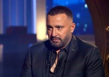 كسر في الأضلاع وتهشّم سيارته.. نجاة أحمد السقا من حادث سير