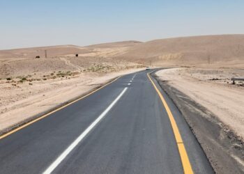 الأشغال تنجز صيانة طريق الجفر – الحسينية في معان