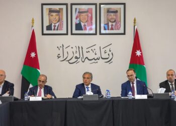 لقاء تواصلي لرئيس الوزراء مع إعلاميين وصحفيين لمناقشة أولويات الحكومة