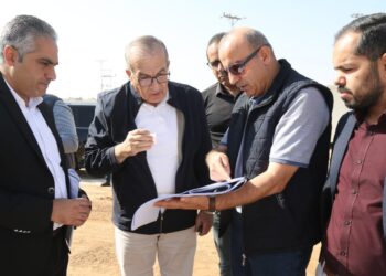 وزير الأشغال يتفقد مشروع ساحات انتظار الشاحنات في مركز جابر الحدودي