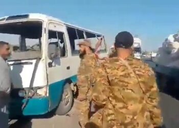 قتلى وجرحى بانفجار عبوة في حافلة تقل حراس نفط بدير الزور