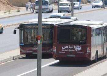 النقل البري: الباص السريع بين عمان والزرقاء يوفر 700 رحلة يومياً