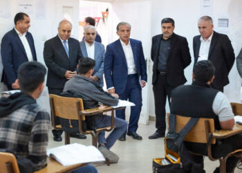 رئيس الوزراء يزور مدرسة الشوبك الزراعية ضمن جولة ميدانية تفقدية