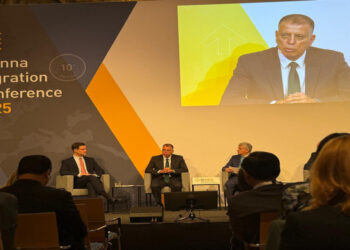الفراية يدعو أوروبا لفتح قنوات هجرة قانونية للعمالة الماهرة من الأردن
