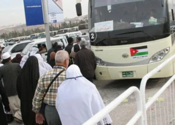 الحكومة: نتواصل مع السعودية للعدول عن قرار وقف دخول الحافلات خلال الحج