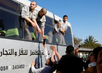 مصادر : نحو 4 آلاف أسير حررتهم المقاومة بطوفان الأقصى
