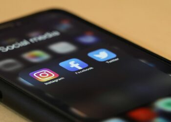 الجرائم الإلكترونية تحذر من صفحات احتيال تستخدم أسماء شخصيات عامة وذكاء اصطناعياً