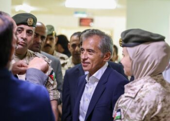 اتفاقية بين وزارة الصحة والخدمات الطبية لمعالجة المدنيين في مركز الأزرق الطبي العسكري