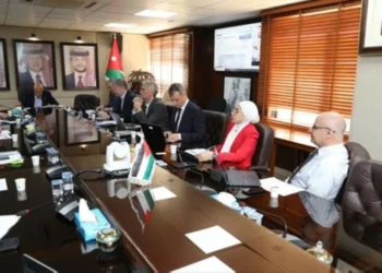 وزير المياه يبحث مع وفد البنك الدولي المشاريع المنفذة
