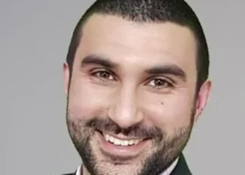 أميركا تحتجز المعلق البريطاني سامي حمدي لانتقاده إسرائيل