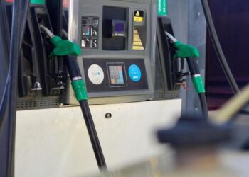 الطاقة: انخفاض أسعار المشتقات النفطية عالميا
