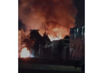 حريق يلتهم أجزاء من السوق الشعبي بمنطقة النصر