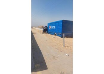 سائق شاحنة نقل يتفادى كارثة على طريق البحر الميت