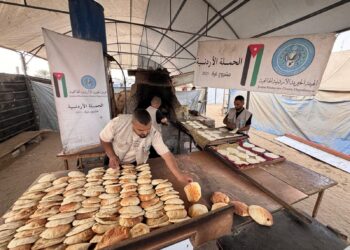 المخبز الأردني يكثف عمله في وسط غزة