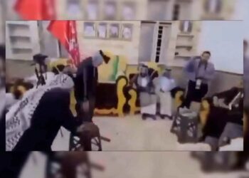 بالسيف.. شيخ عشيرة يقطع إصبعه هدية لرئيس الوزراء العراقي