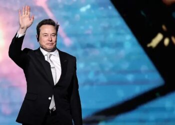 إيلون ماسك.. أول شخص في التاريخ يمتلك نصف تريليون دولار!