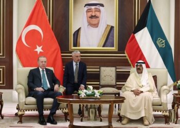 أردوغان يهدي أمير الكويت سيارة كهربائية تركية الصنع