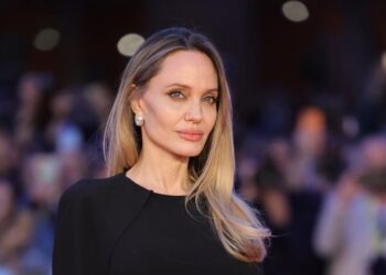 أنجلينا جولي تستعرض وشومها في عرض فيلمها الجديد بروما