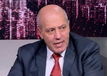 تخلوا قليلا عن فوقيتكم