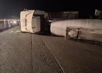 وفاة سائق بتدهور صهريج نفط على طريق العقبة الخلفي