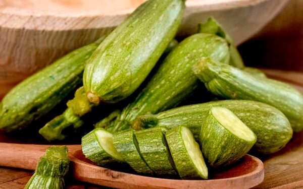 مزارعون أردنيون : نبيع الكوسا بخسارة