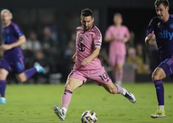 ميسي يكشف سر رفضه عرض الهلال السعودي