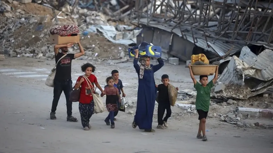 تهجير منظم .. رحلة غامضة من غزة تشعل غضب المنصات