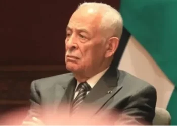 العيسوي ينقل تمنيات الملك وولي العهد بالشفاء للنائب الخشمان