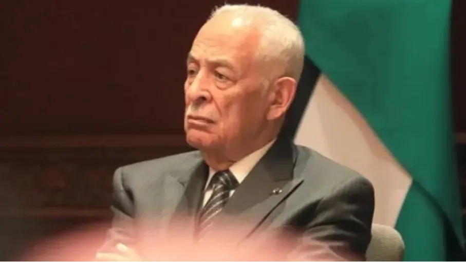 العيسوي ينقل تمنيات الملك وولي العهد بالشفاء للنائب الخشمان