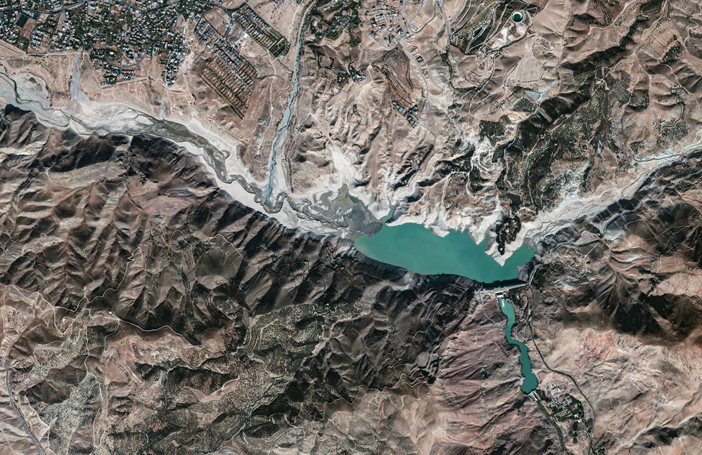 الصنابير تجف في طهران مع تفاقم أزمة المياه وتحذير بأخلاء السكان