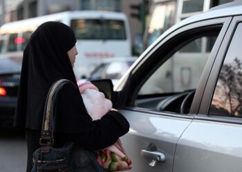 سجن سائق حكومي حول وظيفته في مكافحة التسول إلى شبكة اتجار بالبشر