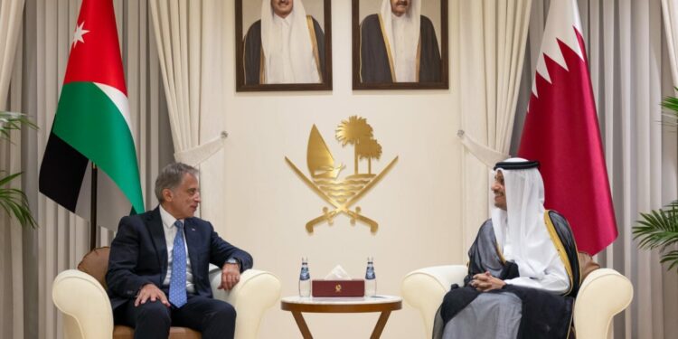حسَّان يلتقي رئيس مجلس الوزراء ووزير الخارجيَّة القطري في الدَّوحة