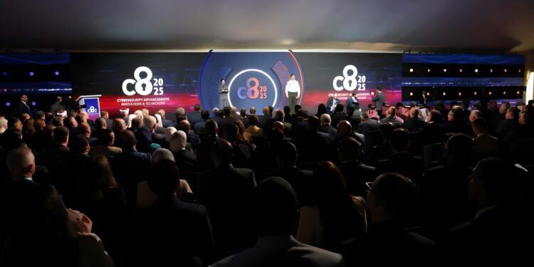 طلبة أردنيون يعرضون مشاريع مبتكرة في مؤتمر الأمن السيبراني C8