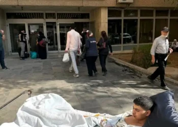 سرير طبي يتحول لسيارة إسعاف في شوارع دمشق