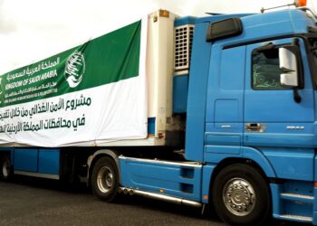 مركز الملك سلمان للإغاثة يستكمل ارسال شاحنات مشروع الأمن الغذائي المحملة بالتمور إلى الأردن