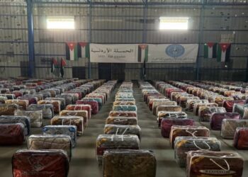 توزيع أغطية شتوية على أسر متضررة ونازحة في قطاع غزة