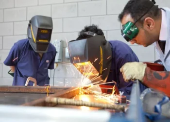 التربية: رفع نسبة الملتحقين بالتعليم المهني والتقني إلى 50% بحلول 2032